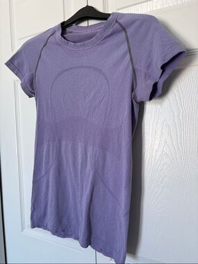 lululemon athletica Lavender Short Sleeve Seamless Tee